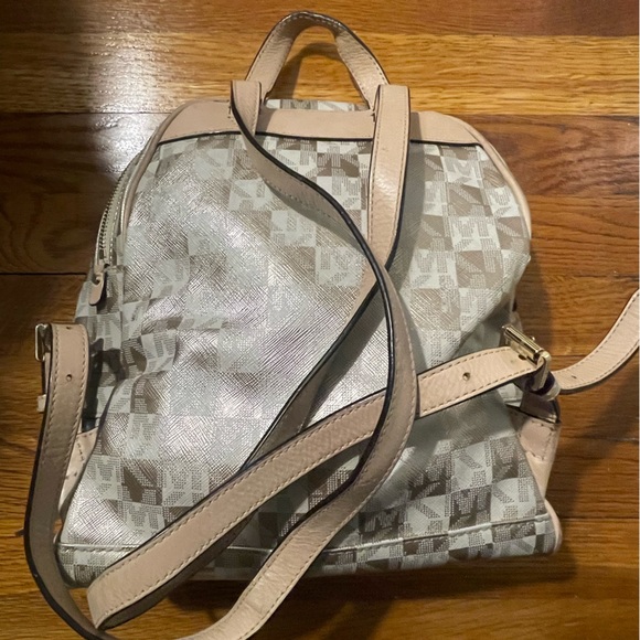 New‼️ Micheal Kors Rhea Leather Backpack (Metallic) - Picture 4 of 4